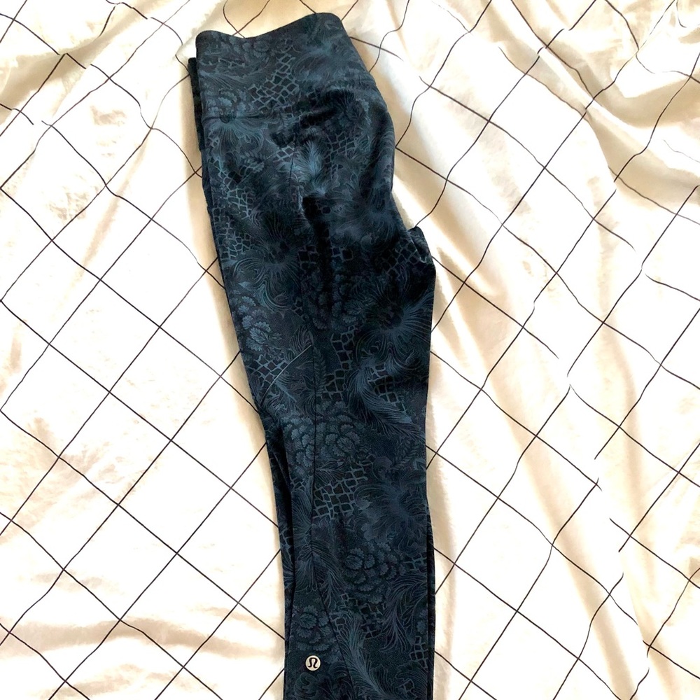 Lululemon navy blue yoga pants leggings
